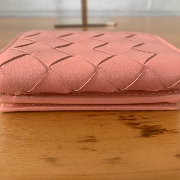 Bottega Veneta Women's Peach Pink Intrecciato Compact Trifold Wallet 609285 VGUC - Picture 9 of 13